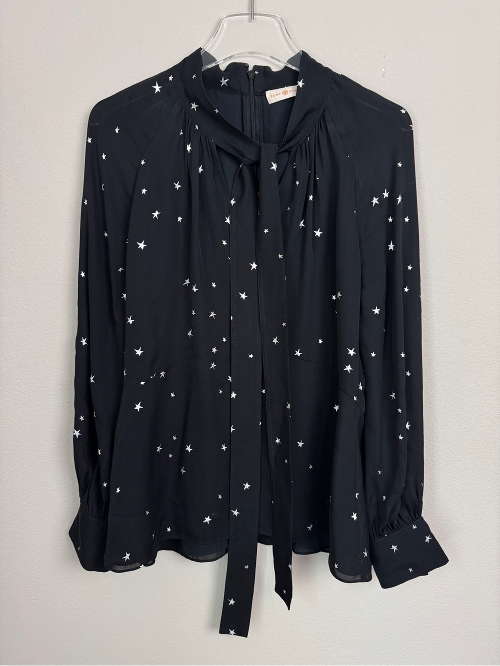 Tory Burch Star Print Silk Pleated Blouse Size 10 Tie Neck Dark Romance Gothmas - Picture 2 of 7